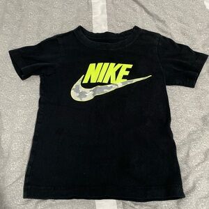 NIKE tee